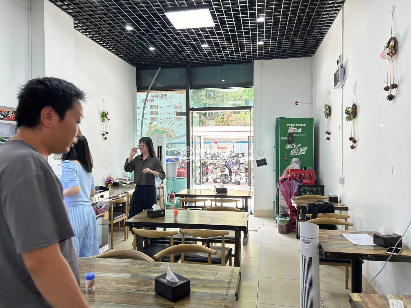 季華路寫字樓商業(yè)街餐飲旺鋪轉(zhuǎn)讓